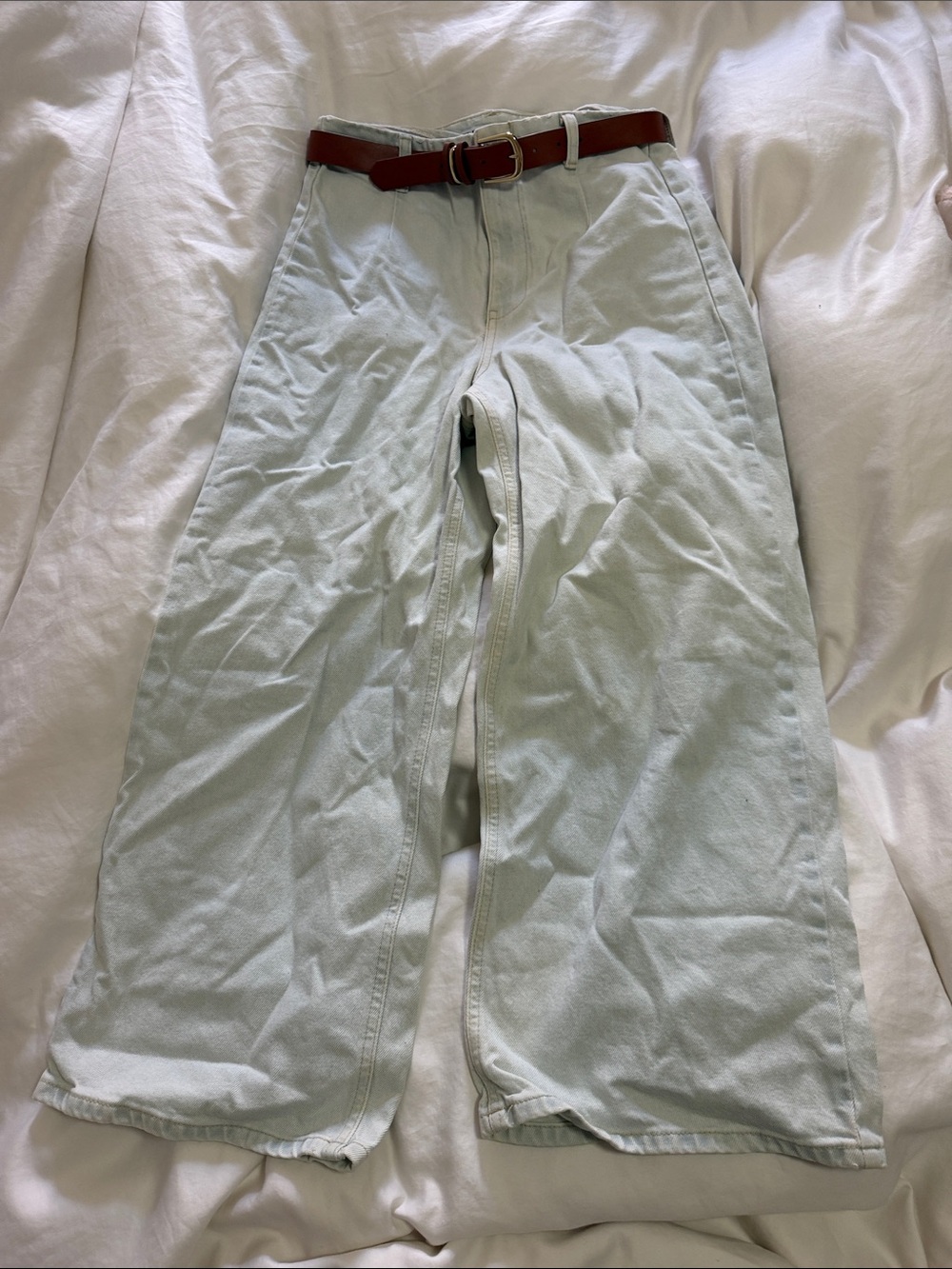 Zara light wash Wide-Leg Cropped Jeans with Brown Belt